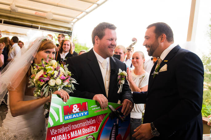 M&M reality spolupracuje s TV Nova a pomáhá lidem v těžké životní situaci k lepšímu bydlení