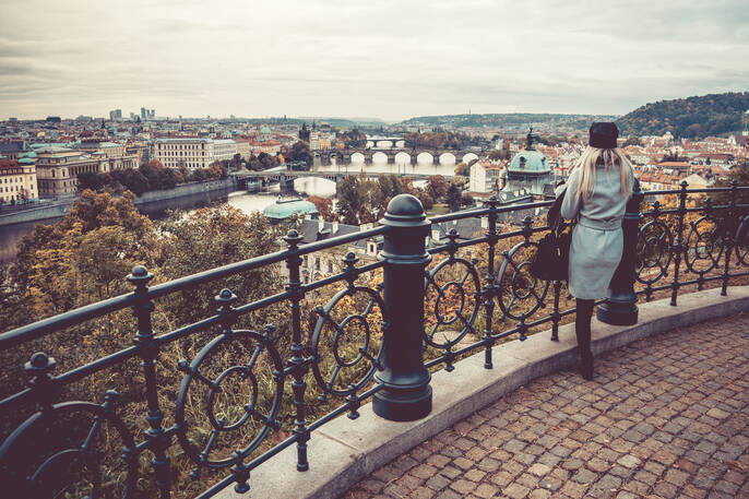 Praha a Brno lákají cizince k trvalému bydlení